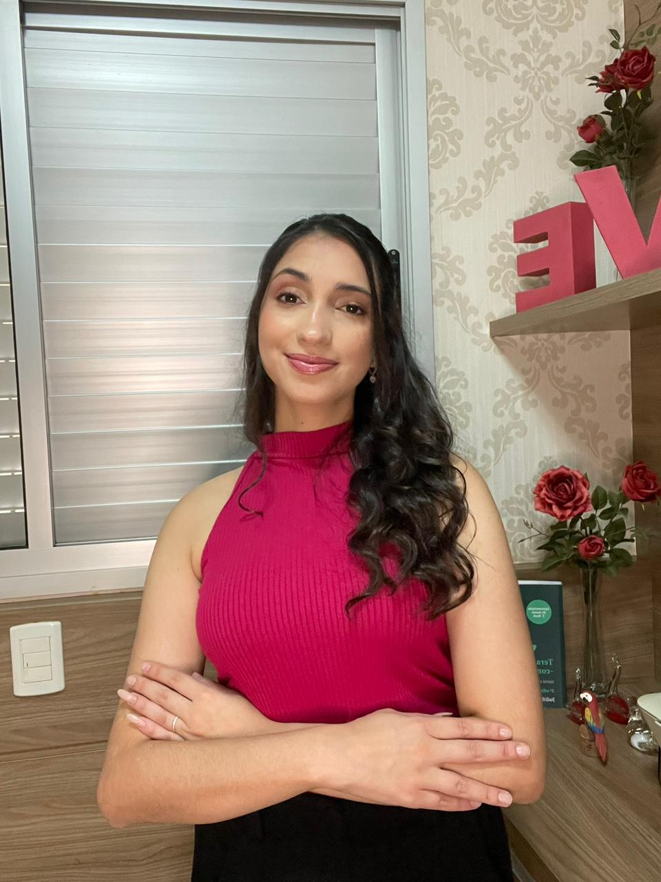 Kamilly Arantes, psicóloga clínica, em seu consultório